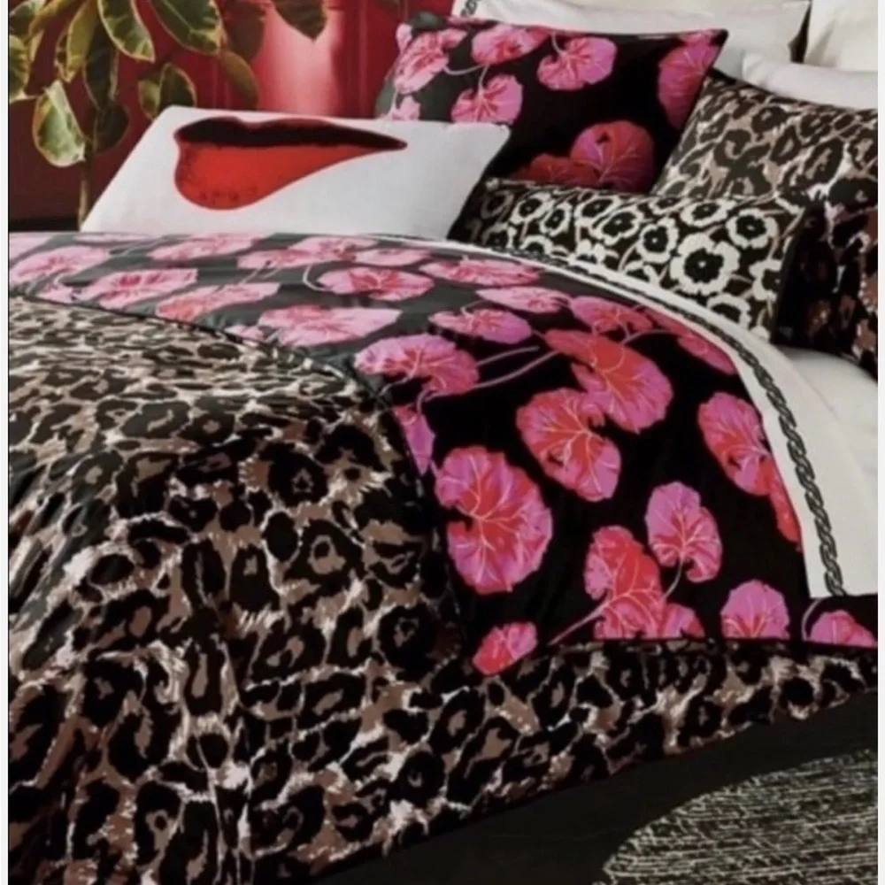 DVF for Target reversible geranium/leopard Queen size comforter (ONLY)